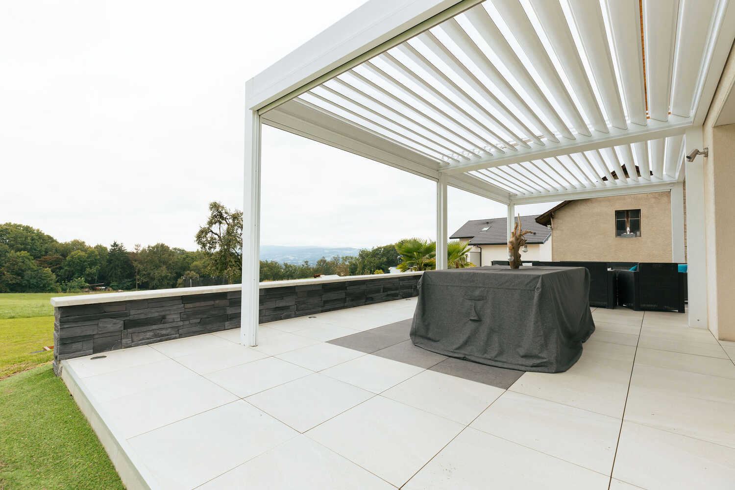 INSTALLATION PERGOLAS SUR MESURE HAUTE-SAVOIE